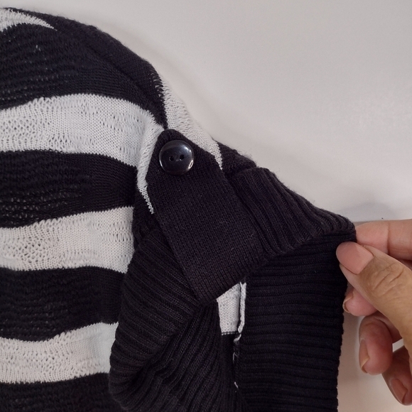 Roz & Ali. Women's top. Size (M) - Picture 3 of 10